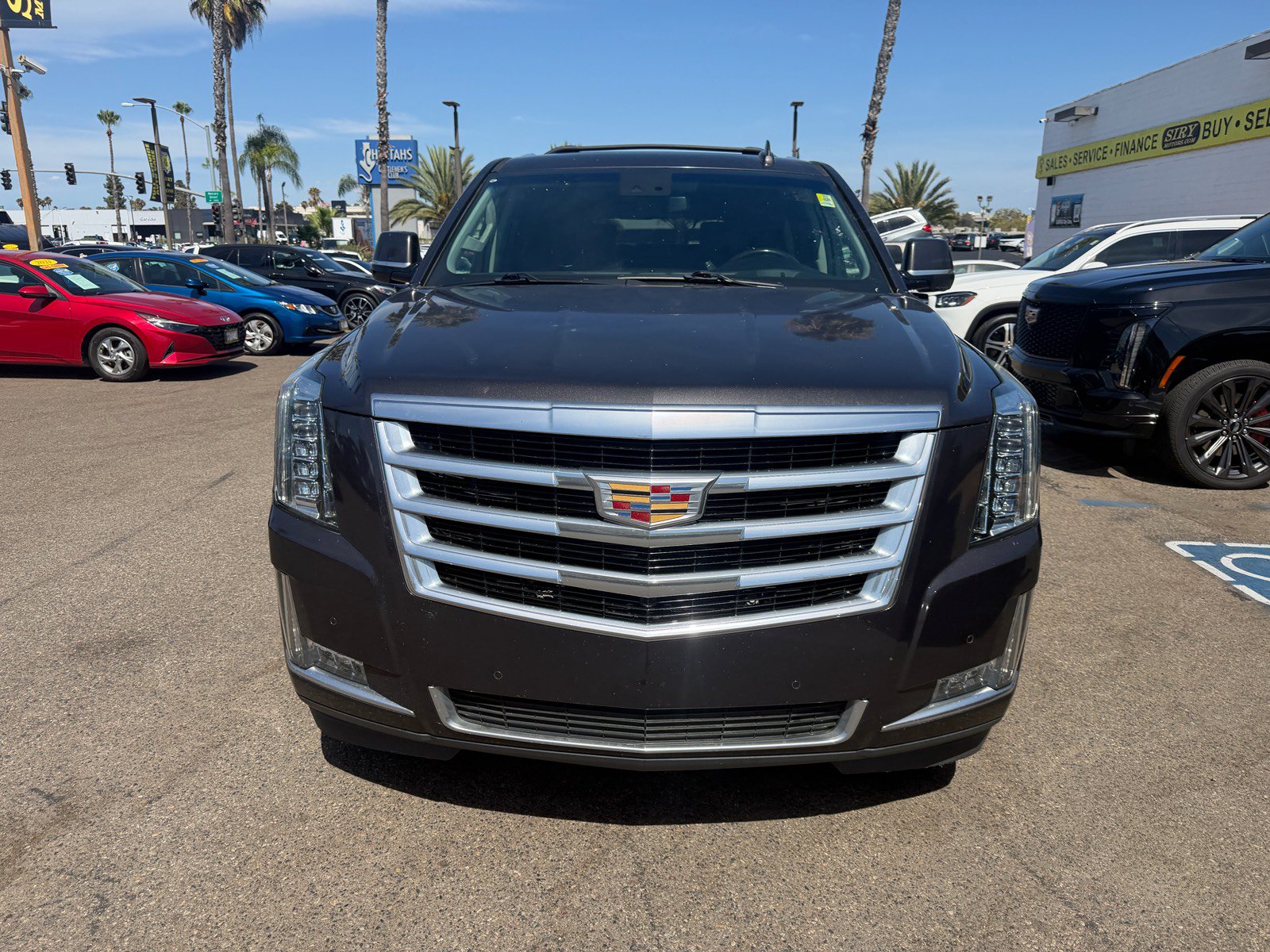 Used 2018 Cadillac Escalade ESV Luxury AWD/4WD image 2