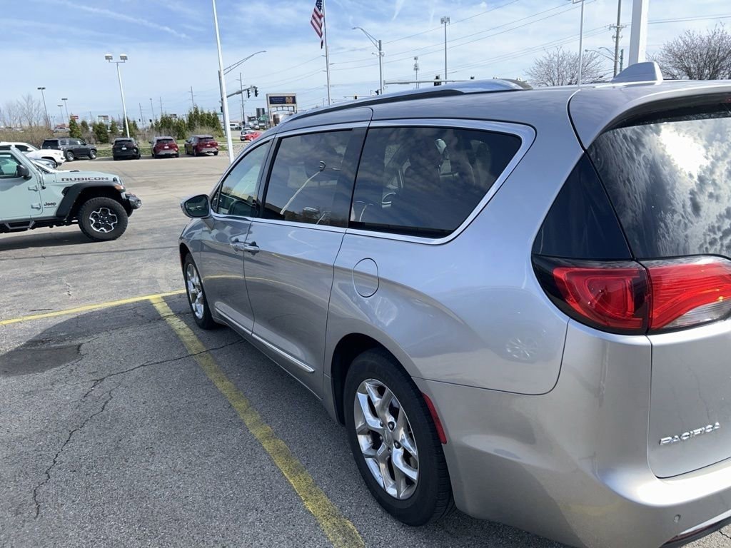 Used 2018 Chrysler Pacifica Limited image 5