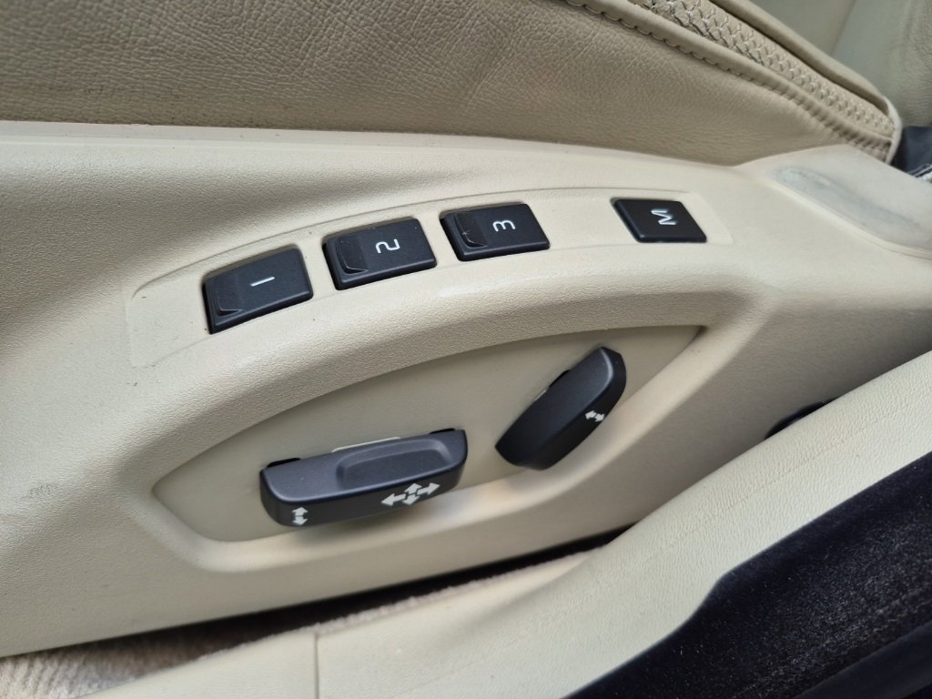 Used 2016 Volvo XC70 T5 Platinum image 18