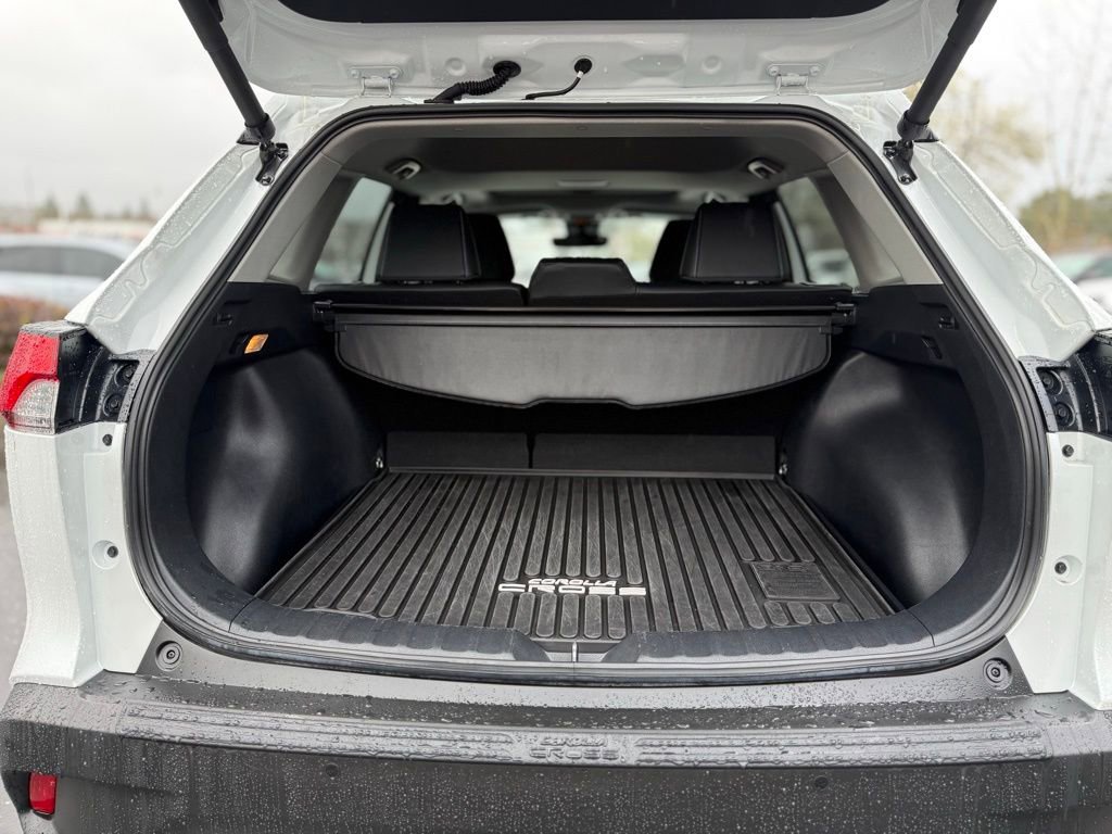 Certified 2022 Toyota Corolla Cross XLE w/ Convenience Package image 11