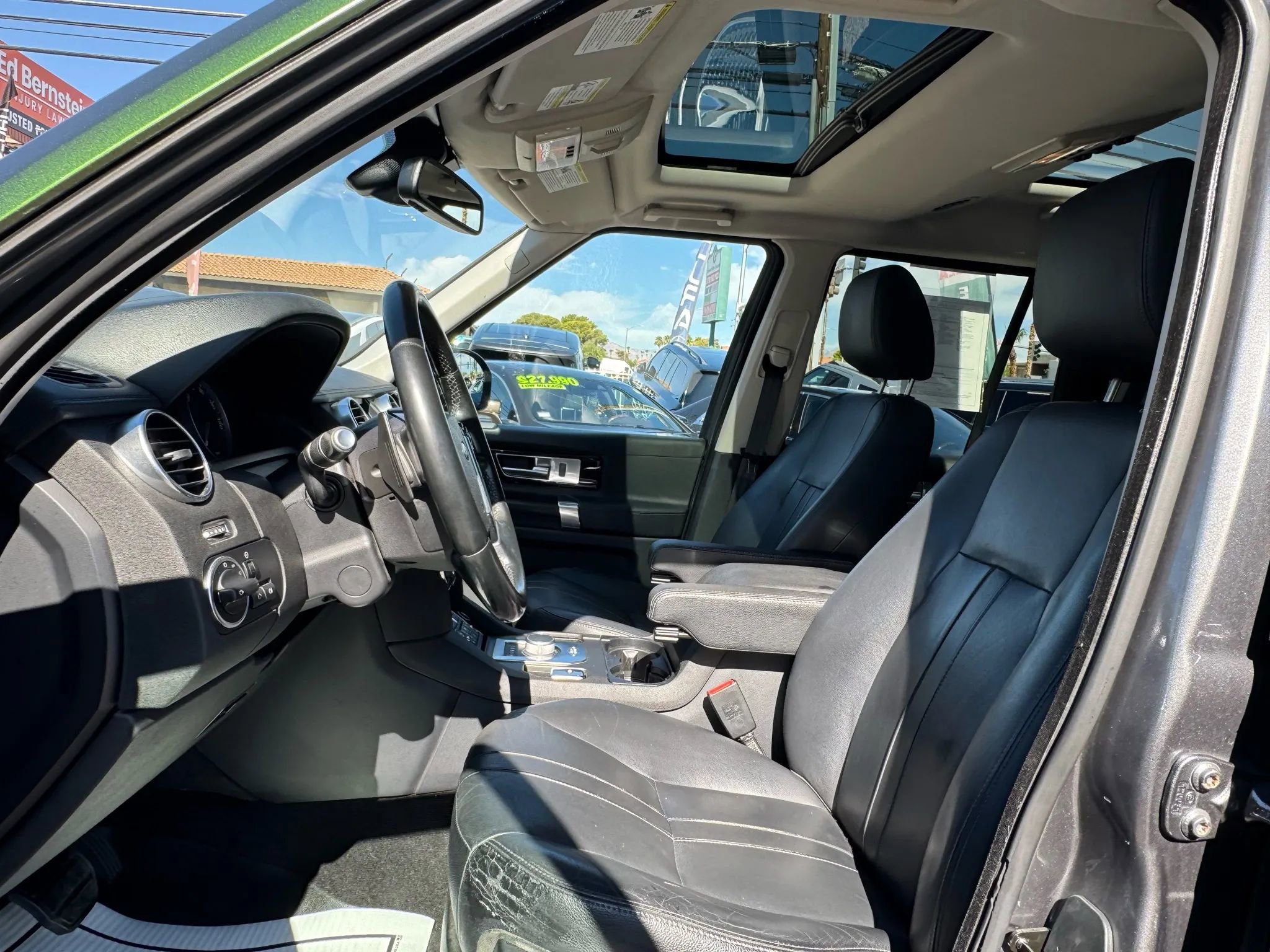 Used 2015 Land Rover LR4 HSE image 13