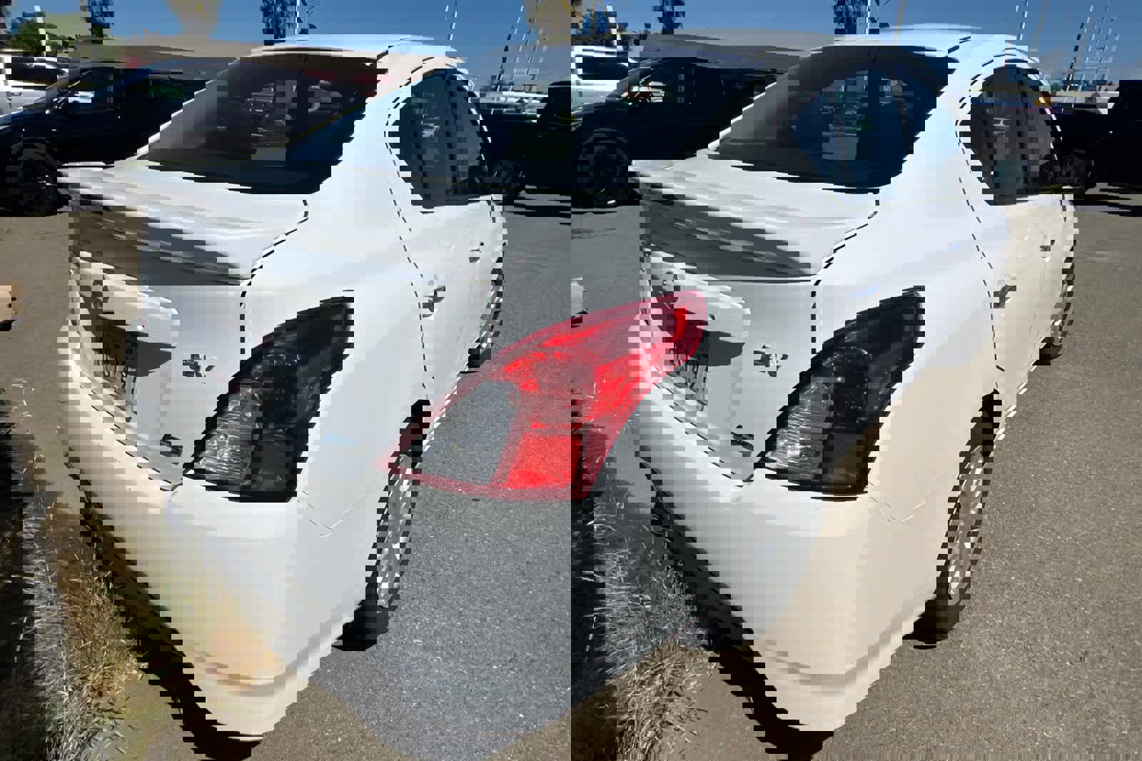 Used 2016 Nissan Versa SV image 4