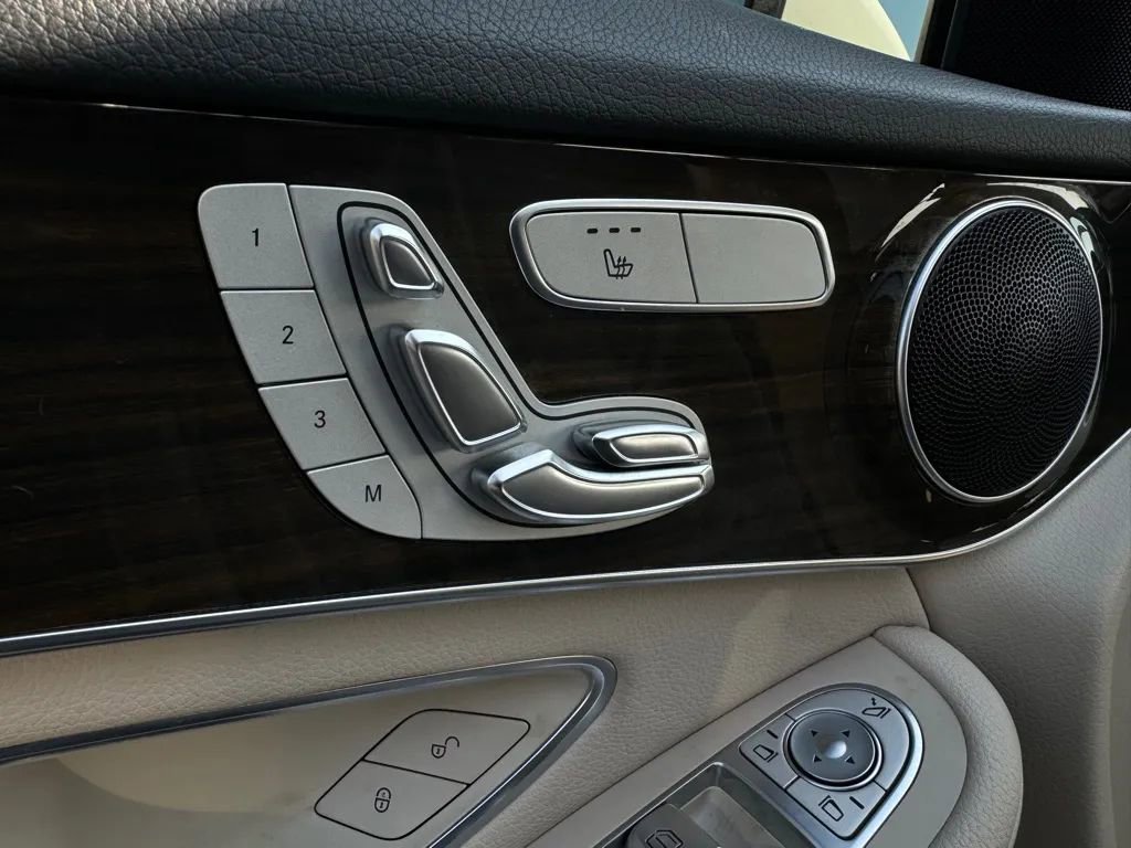Used 2017 Mercedes-Benz GLC 300 4MATIC image 17