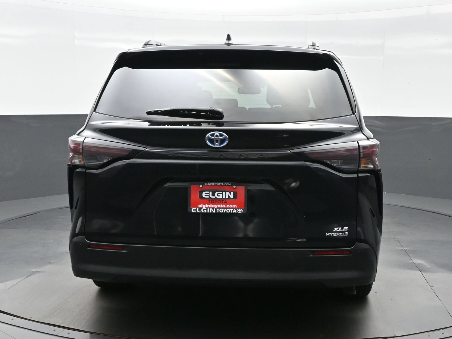 Used 2024 Toyota Sienna XLE FWD image 5