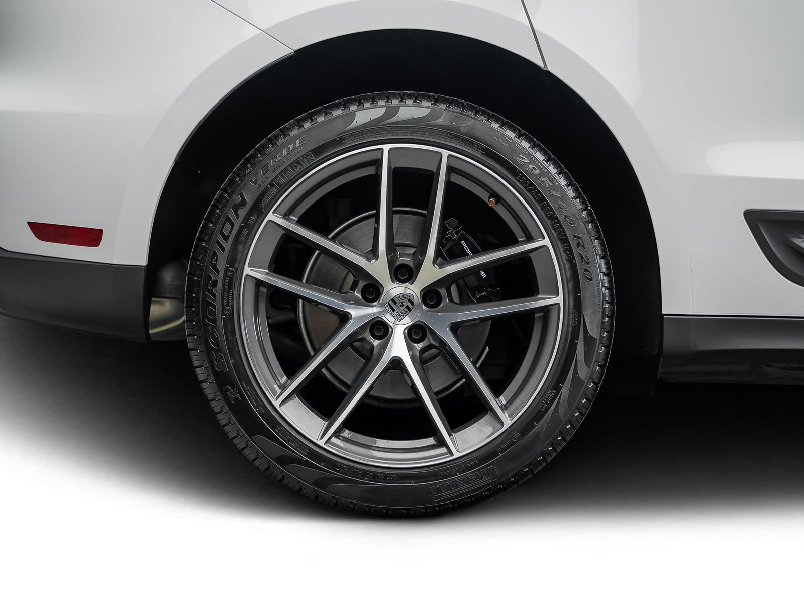 Used 2025 Porsche Macan AWD/4WD image 28