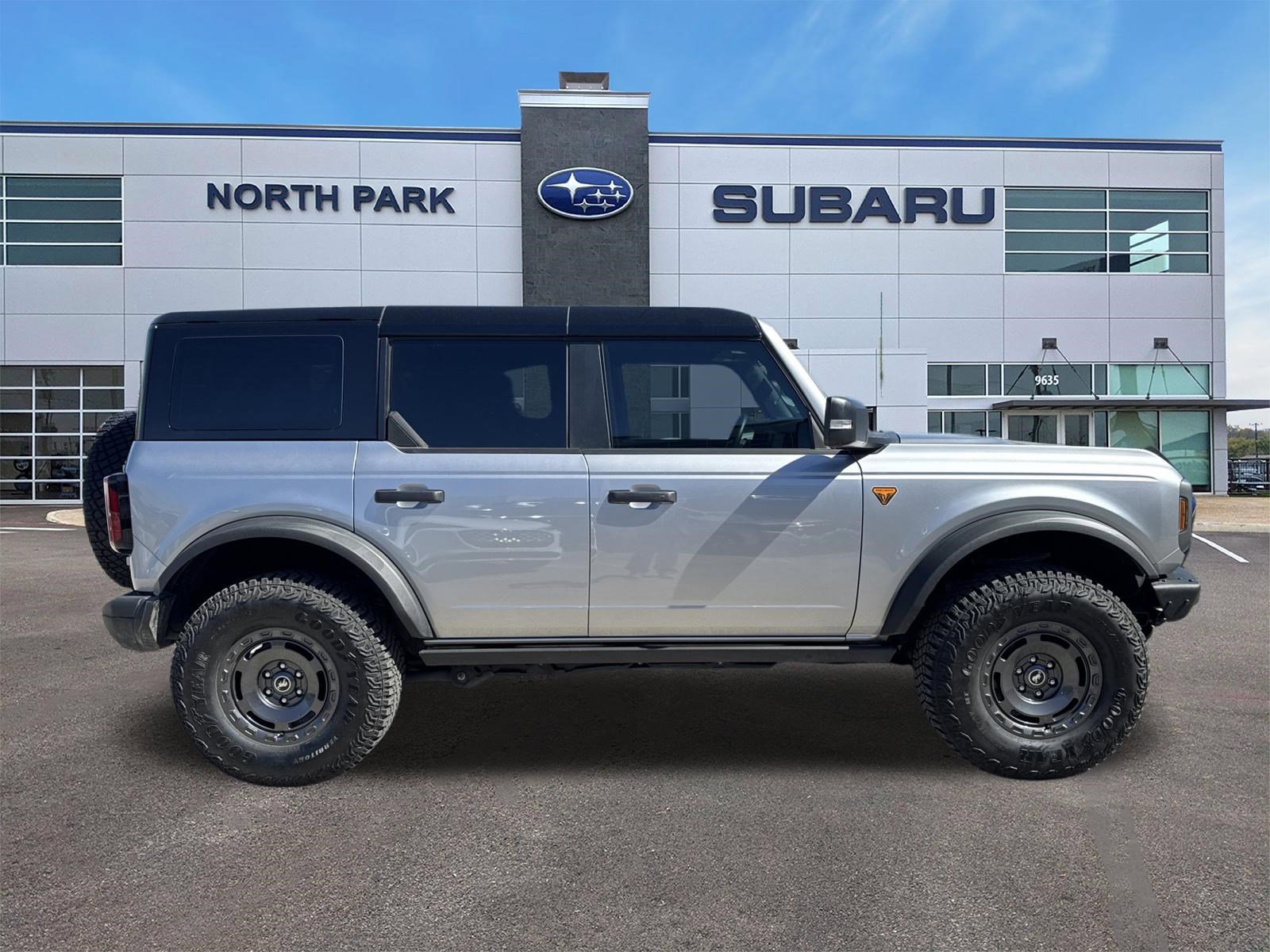 Used 2024 Ford Bronco Badlands image 2