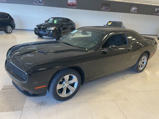 Used 2021 Dodge Challenger SXT RWD image 2