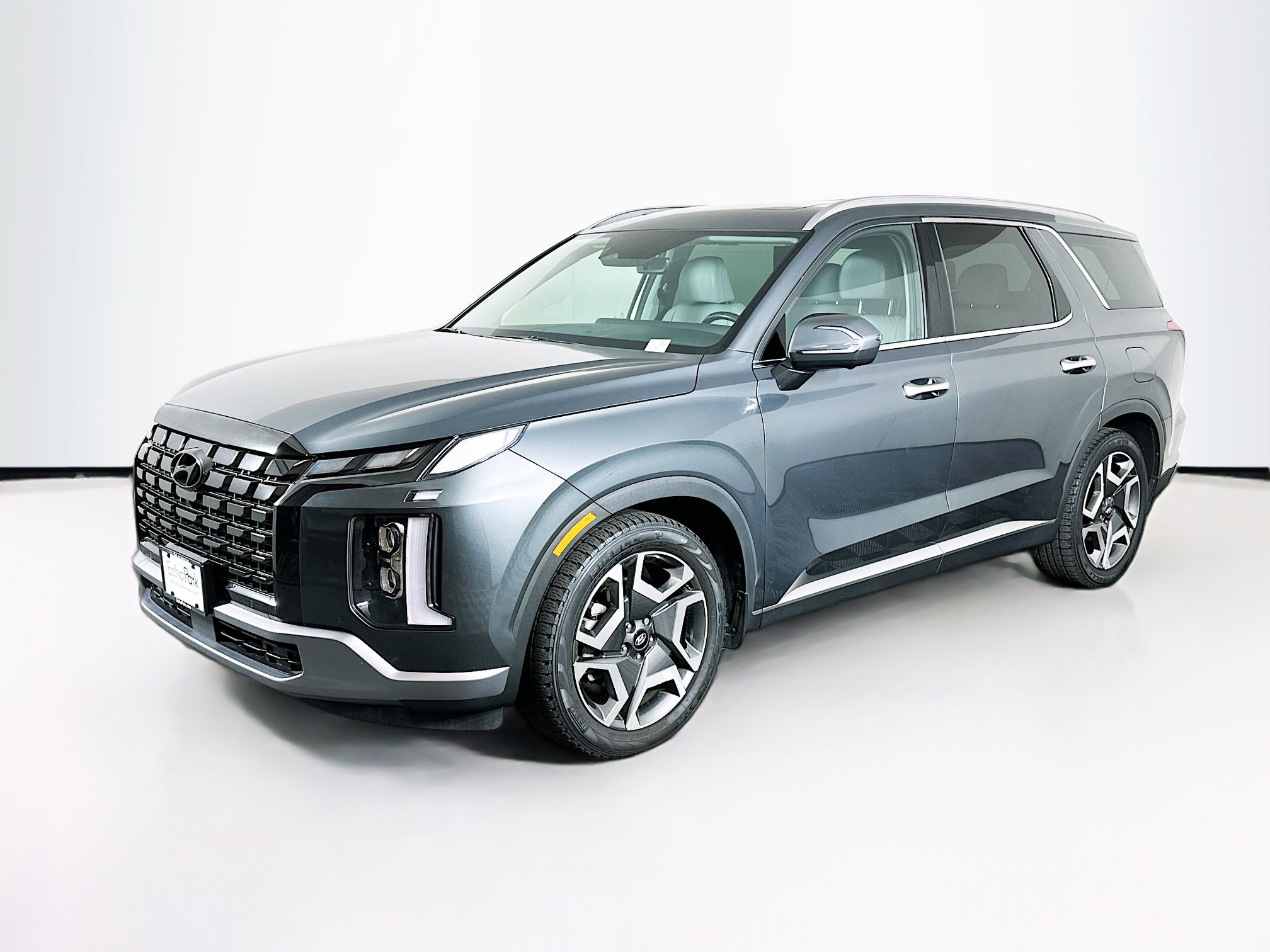 Used 2024 Hyundai Palisade SEL w/ Premium Package FWD image 3