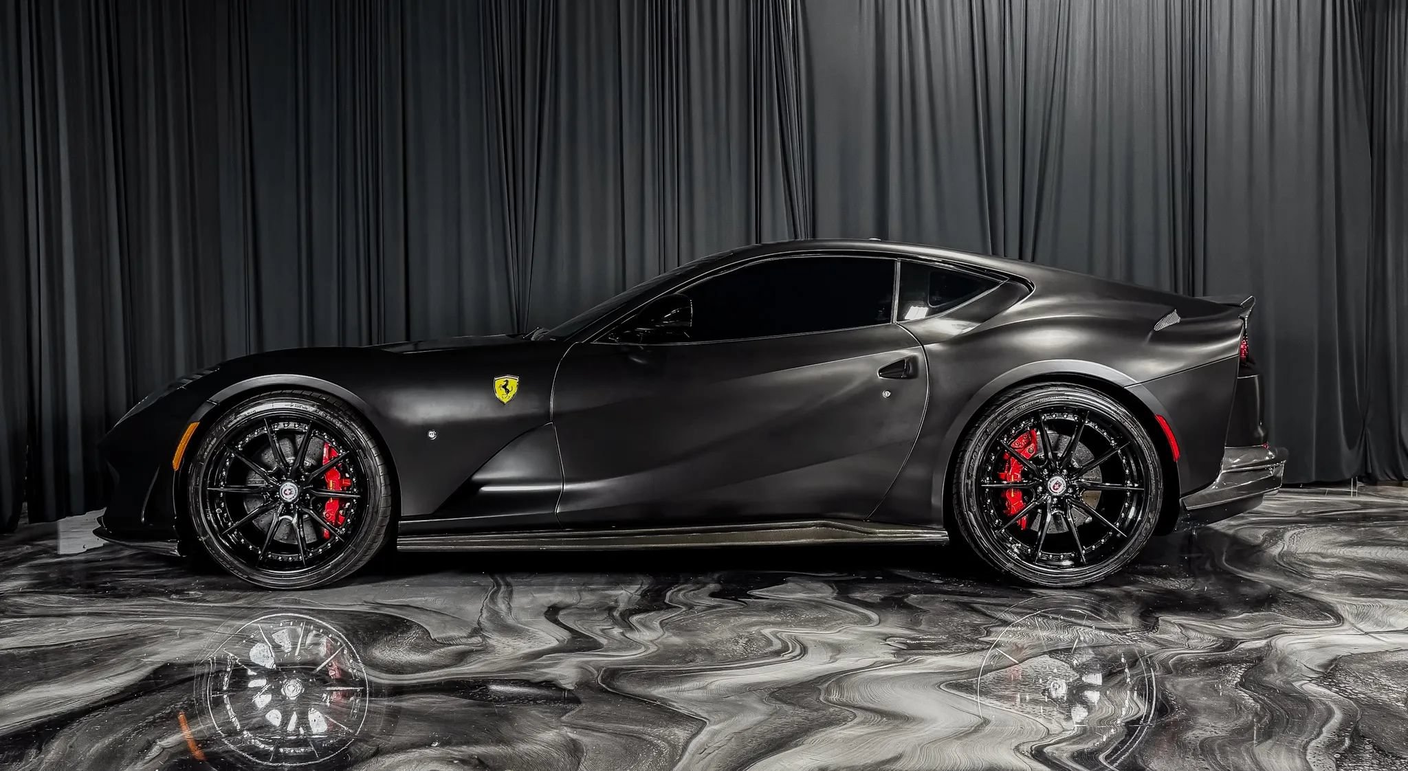 Used 2019 Ferrari 812 Superfast RWD image 3