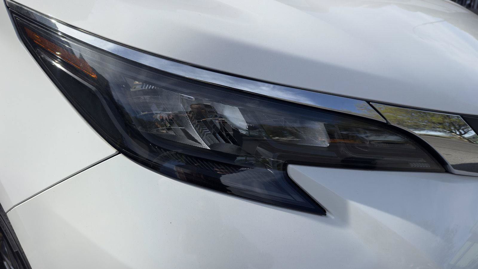 Used 2026 Toyota Sienna LE FWD image 2