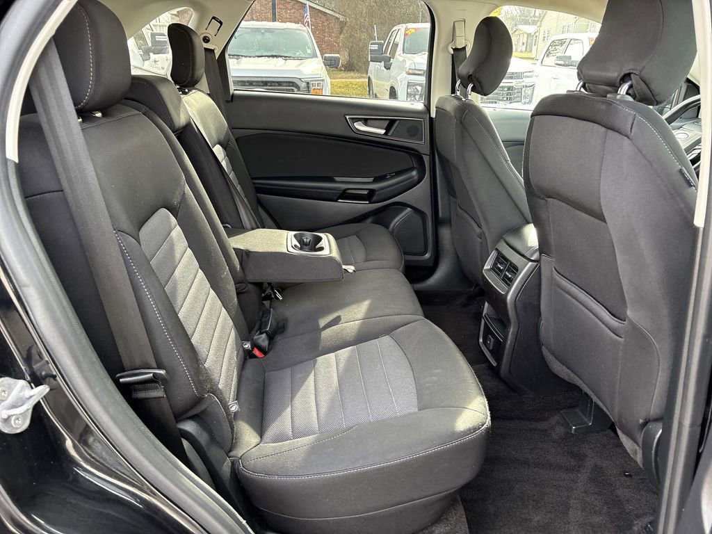Used 2018 Ford Edge SE image 28