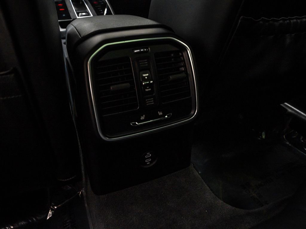 Used 2023 Porsche Macan AWD/4WD image 29