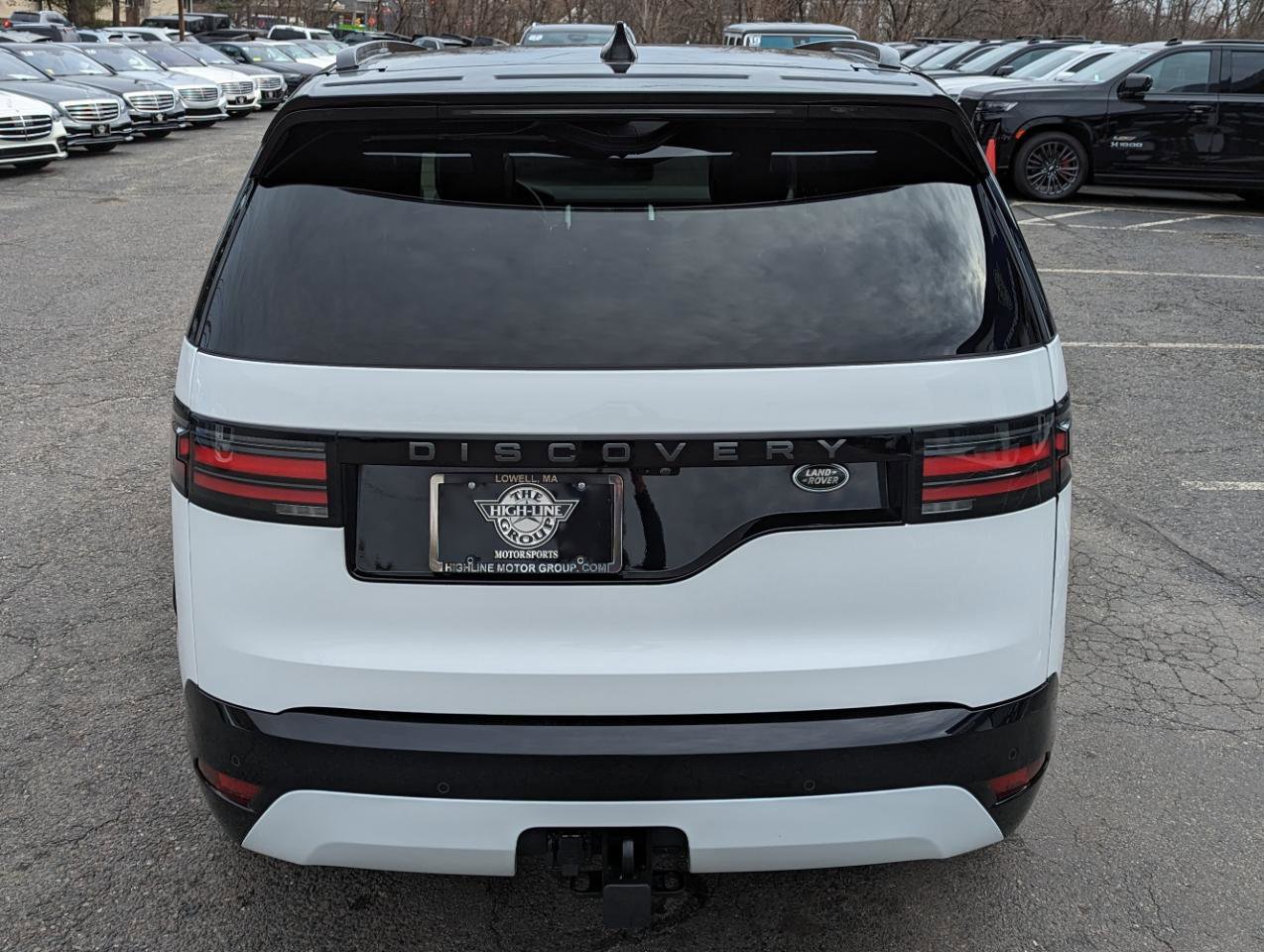 Used 2023 Land Rover Discovery S R-Dynamic image 8