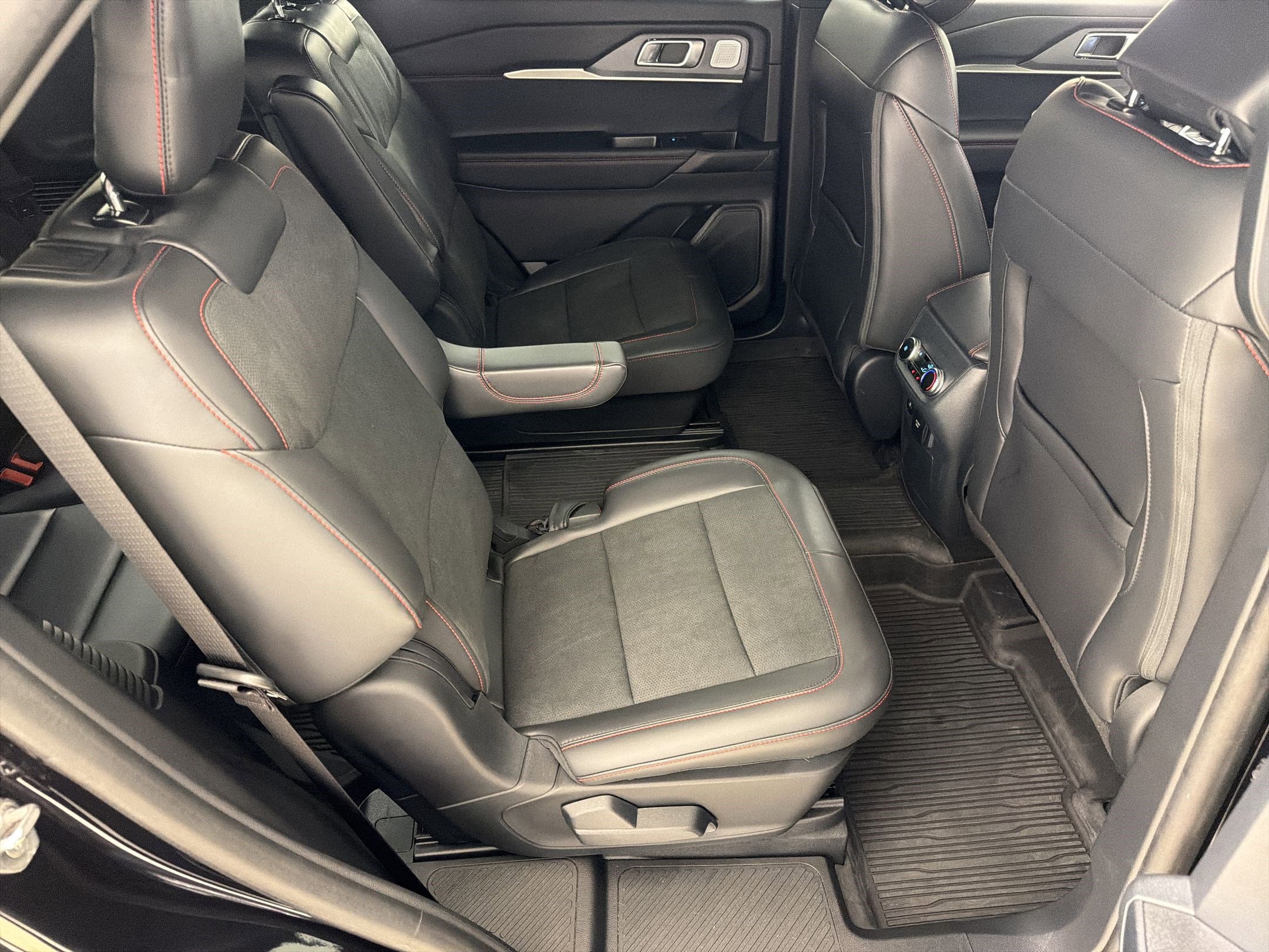 Used 2025 Ford Explorer ST image 27