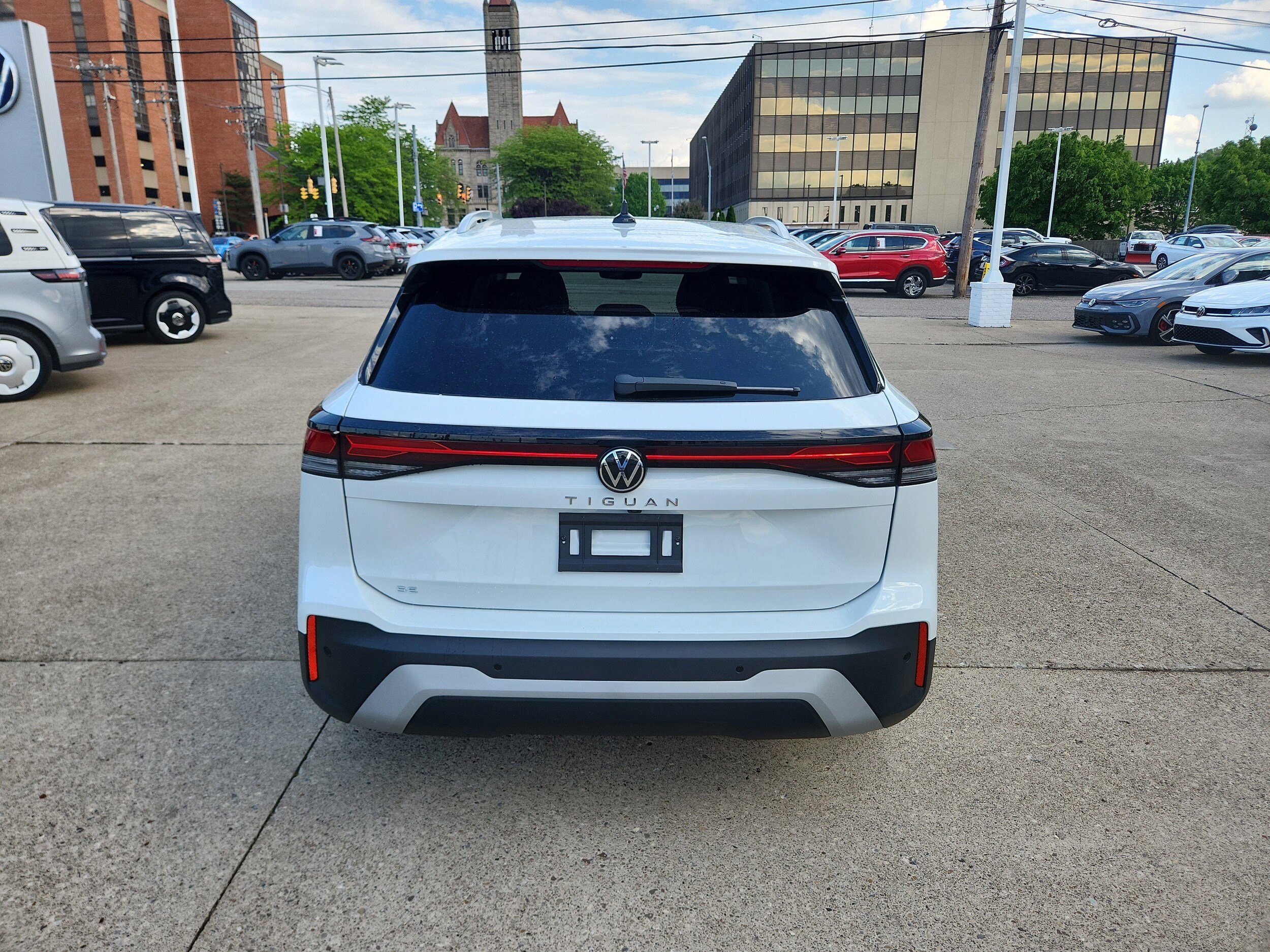 New 2026 Volkswagen Tiguan SE FWD image 4