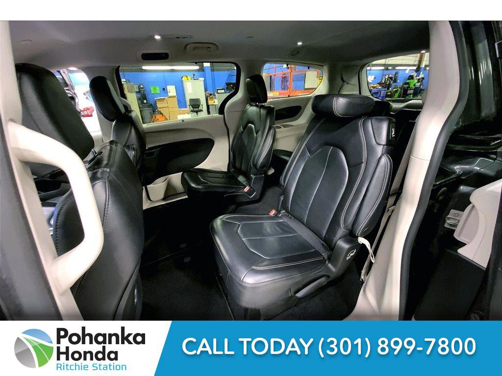 Used 2022 Chrysler Pacifica Touring-L image 19