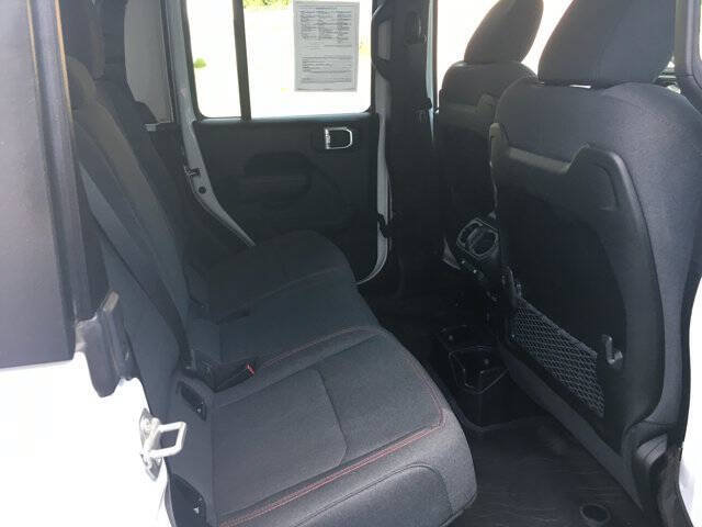 Used 2024 Jeep Gladiator Rubicon w/ Technology Group AWD/4WD image 29