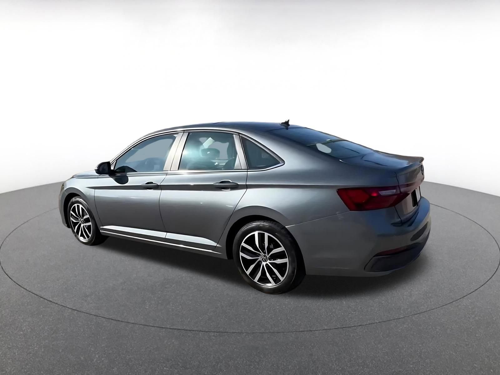 Used 2025 Volkswagen Jetta SE image 10