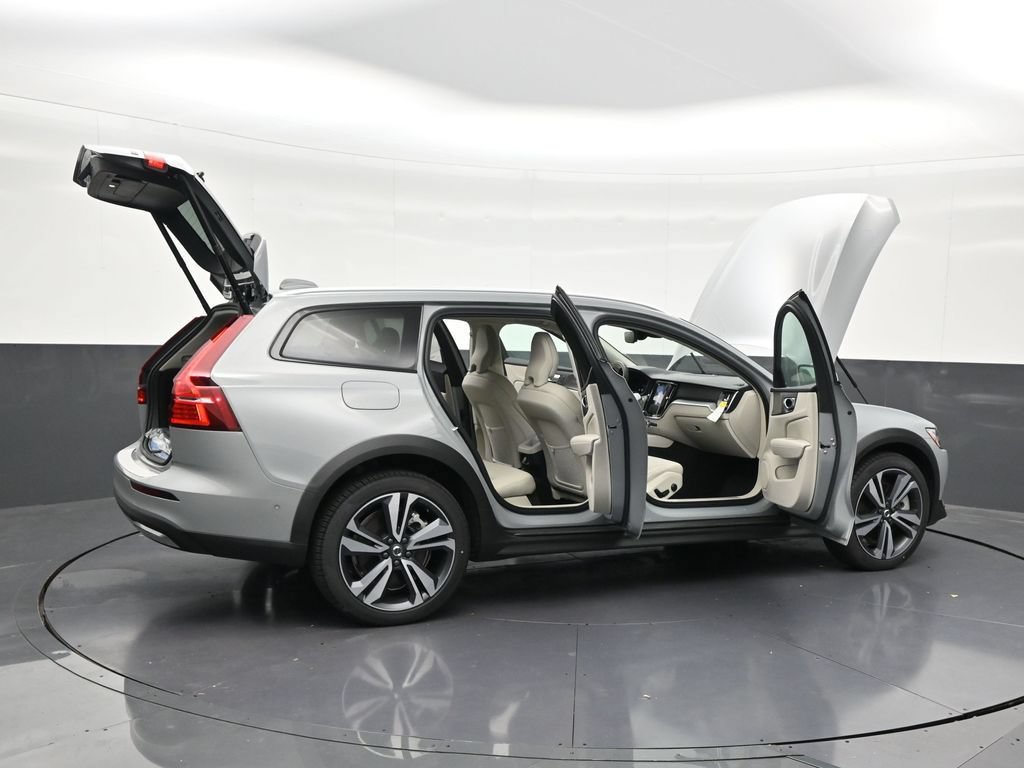 New 2026 Volvo V60 B5 Cross Country Plus w/ Protection Package Premier AWD/4WD image 30
