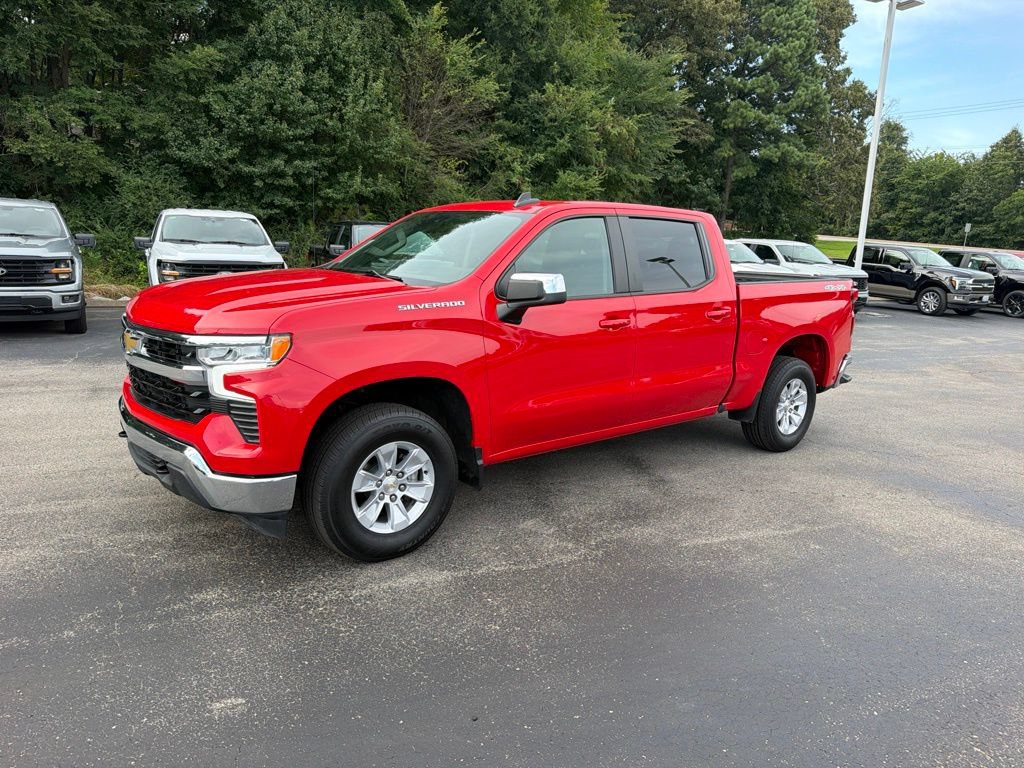 Used 2025 Chevrolet Silverado 1500 LT AWD/4WD image 7