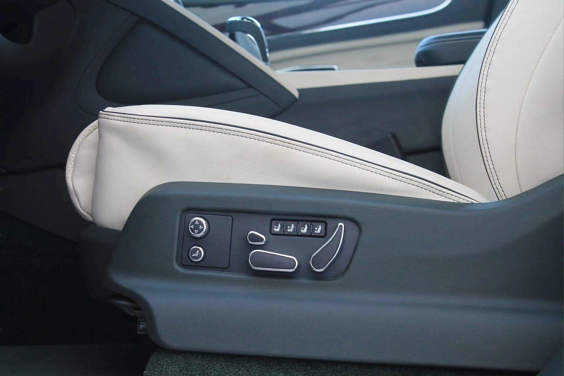 Certified 2024 Bentley Bentayga Extended Wheelbase AWD/4WD image 20