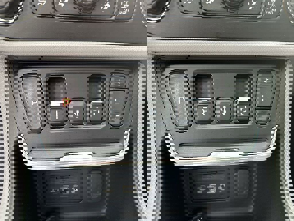 Certified 2021 GMC Terrain SLT w/ Infotainment Package II image 17