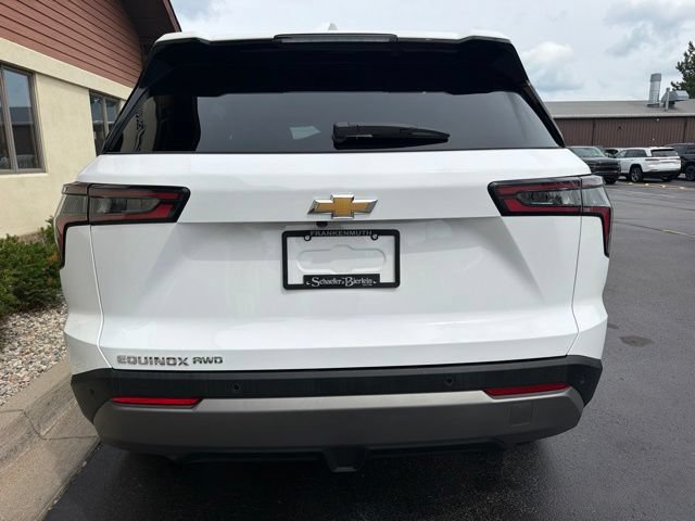 Used 2026 Chevrolet Equinox LT AWD/4WD image 11