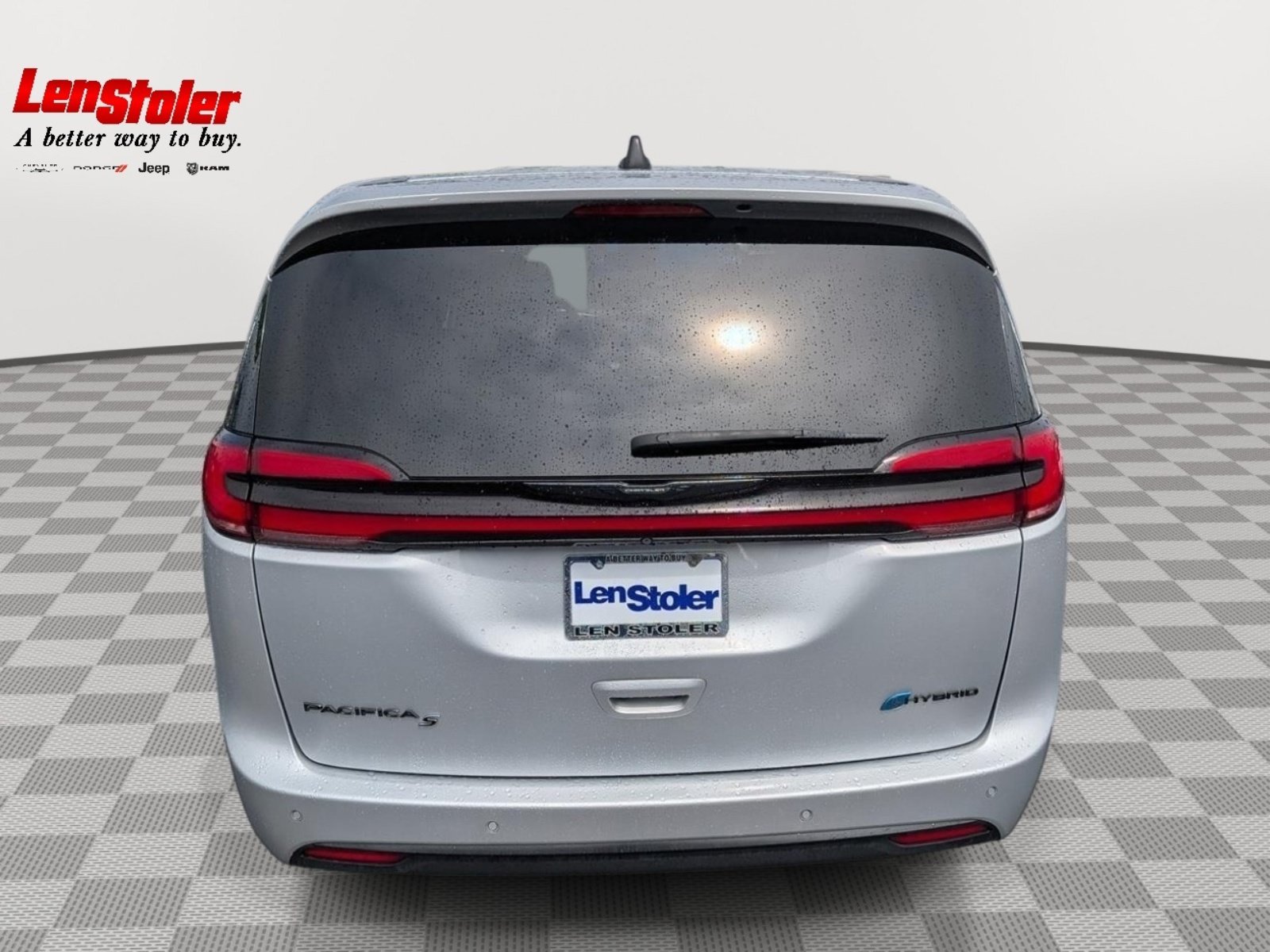 Used 2023 Chrysler Pacifica Limited w/ Uconnect Theater Family Group FWD image 4