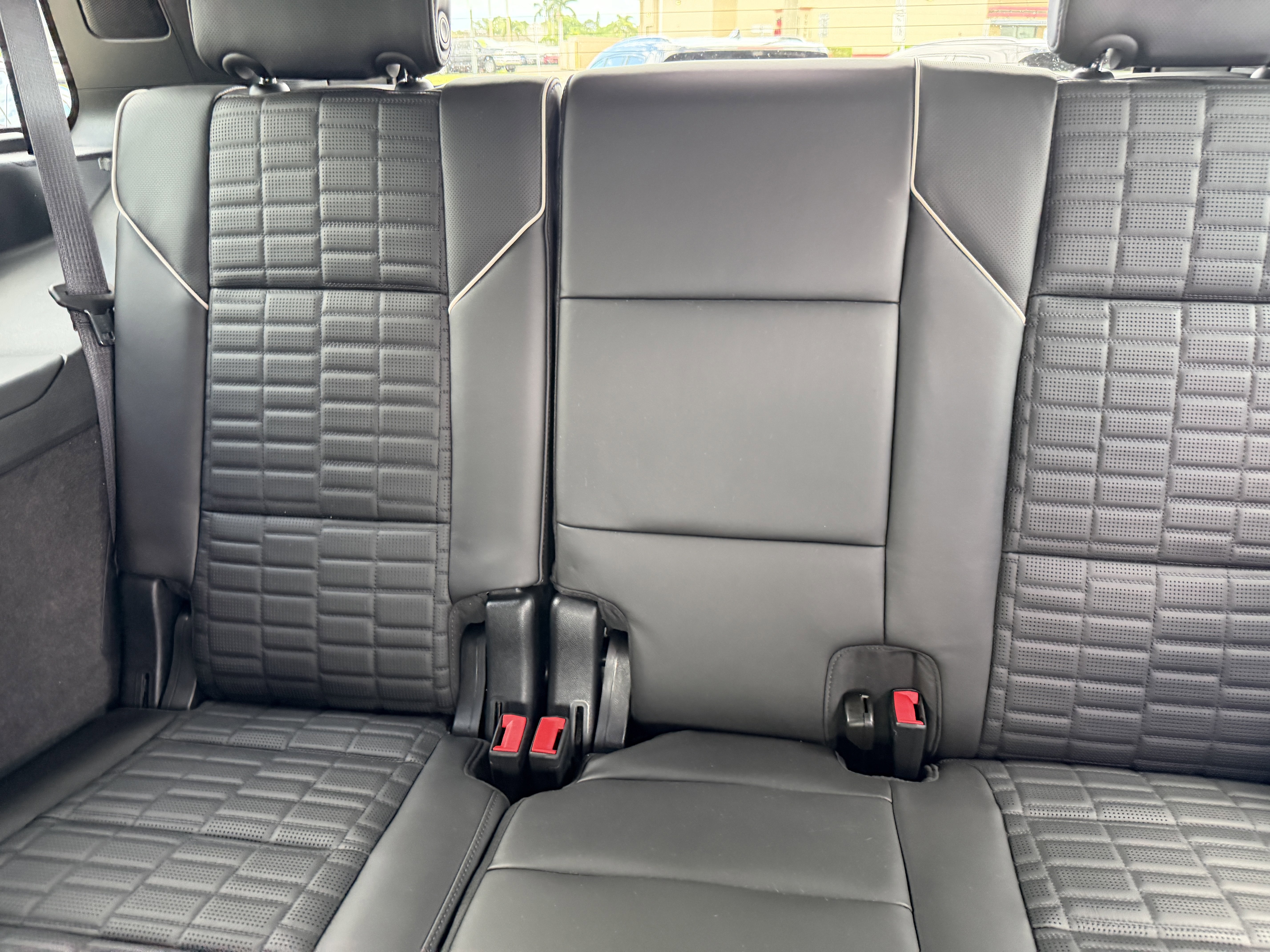 Certified 2024 Cadillac Escalade Sport Platinum w/ LPO, ONYX Package AWD/4WD image 17