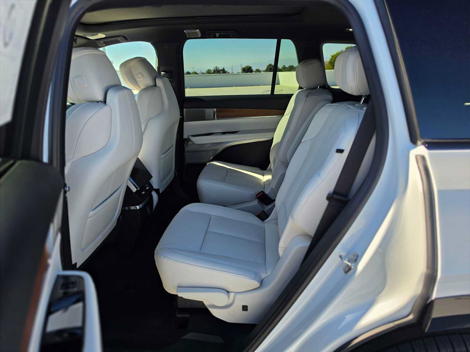 New 2027 Cadillac Vistiq Luxury AWD/4WD image 19