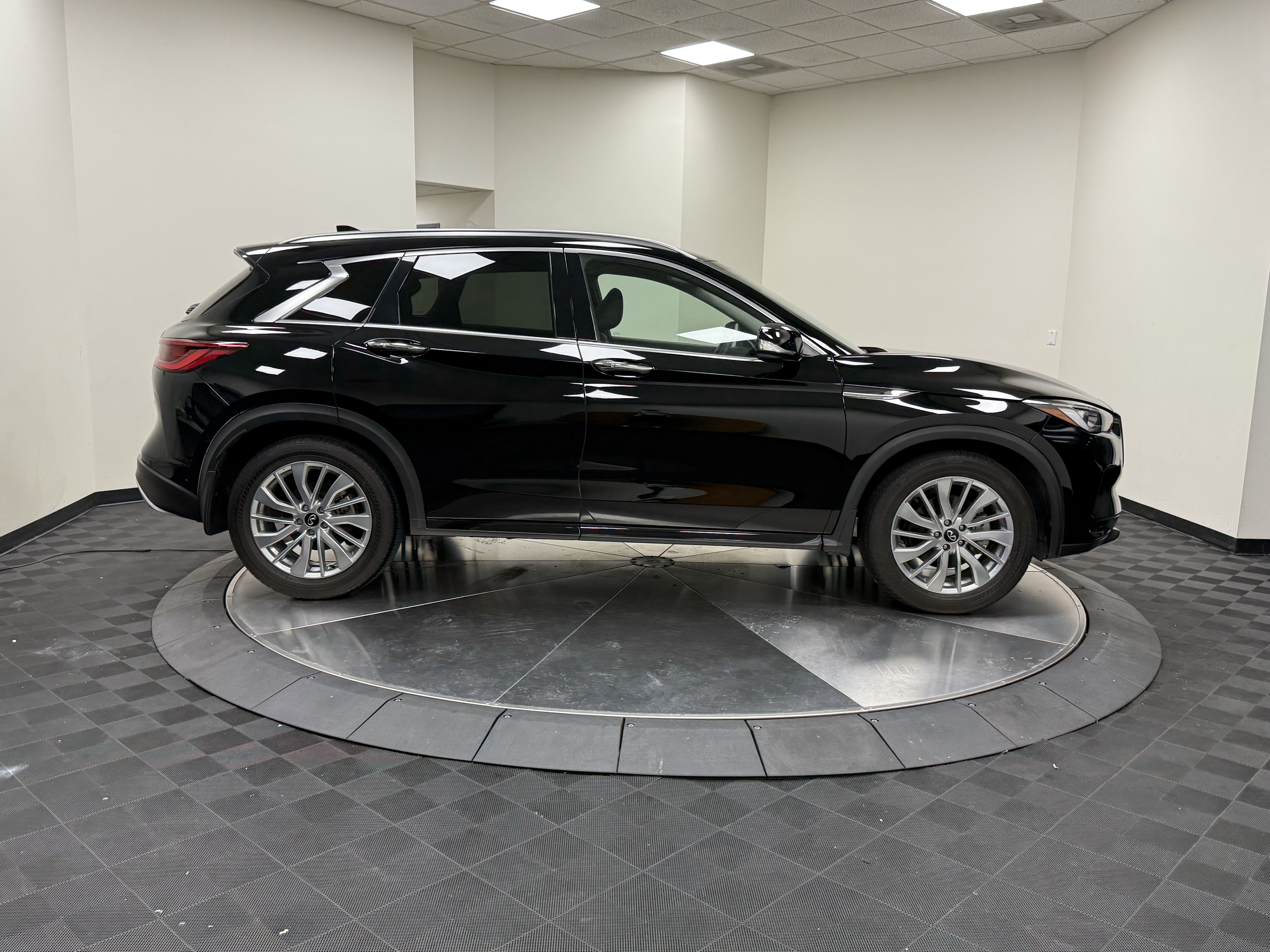 Certified 2024 INFINITI QX50 Luxe FWD image 8