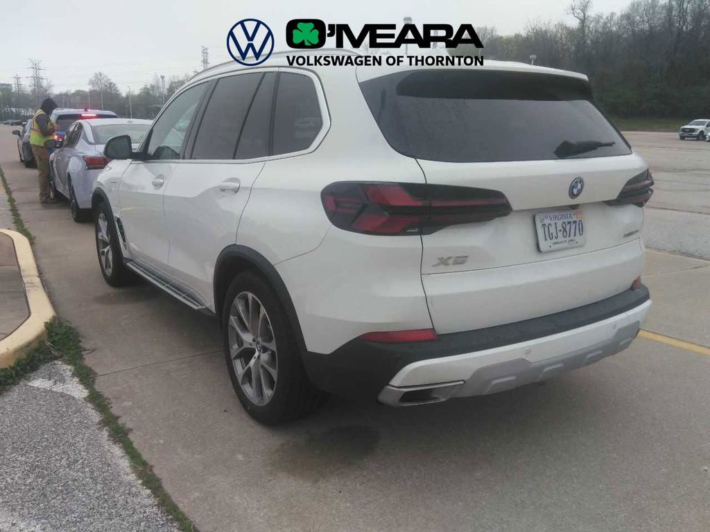 Used 2025 BMW X5 xDrive50e image 2