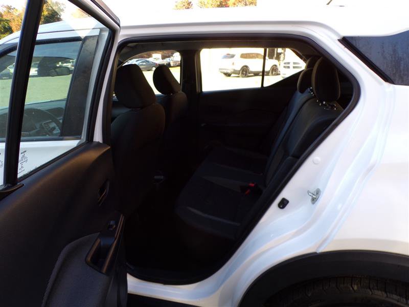 Used 2020 Nissan Kicks S image 25