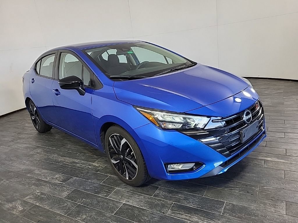 Used 2024 Nissan Versa SR image 3