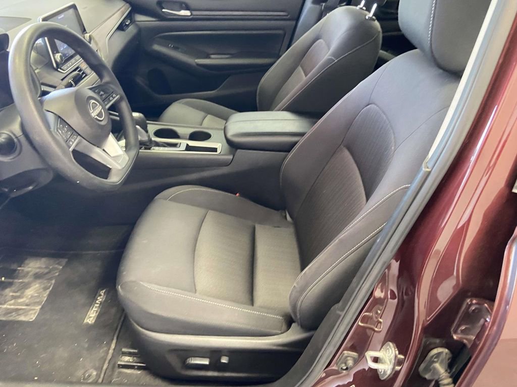 Used 2025 Nissan Altima 2.5 SV FWD image 14