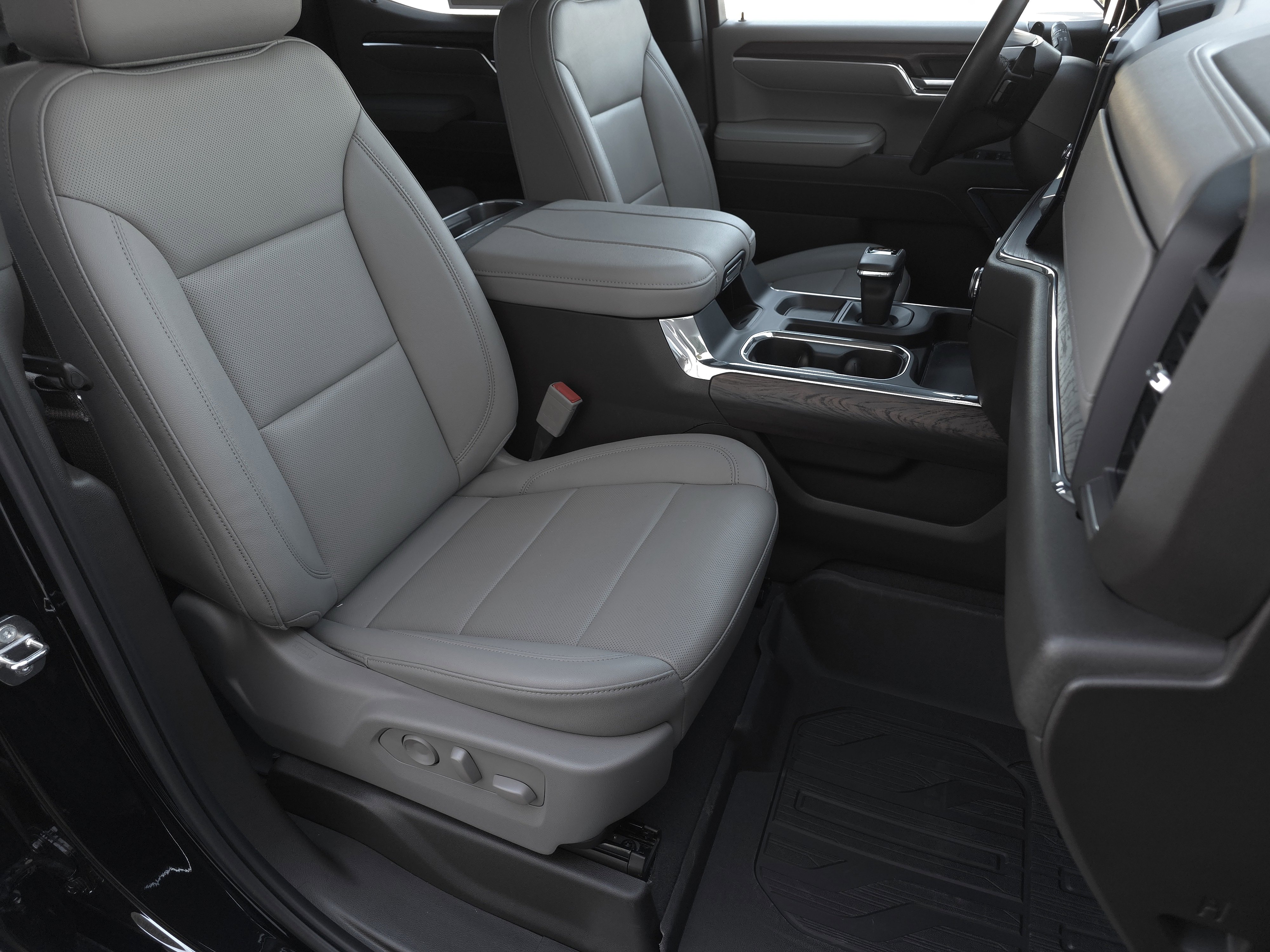 Used 2024 GMC Sierra 1500 SLT w/ SLT Premium Plus Package image 39