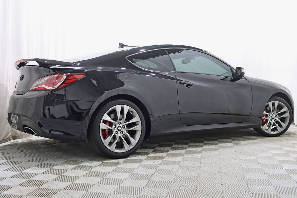 Used 2016 Hyundai Genesis Coupe 3.8 RWD image 8