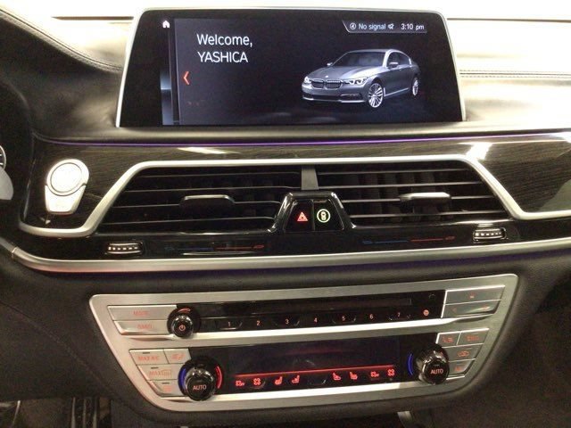 Used 2018 BMW 750i RWD image 21