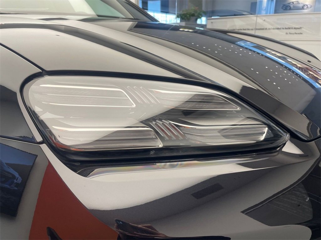 New 2025 Porsche Macan 4S Electric image 27