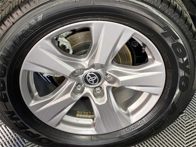Used 2025 Toyota RAV4 XLE image 30