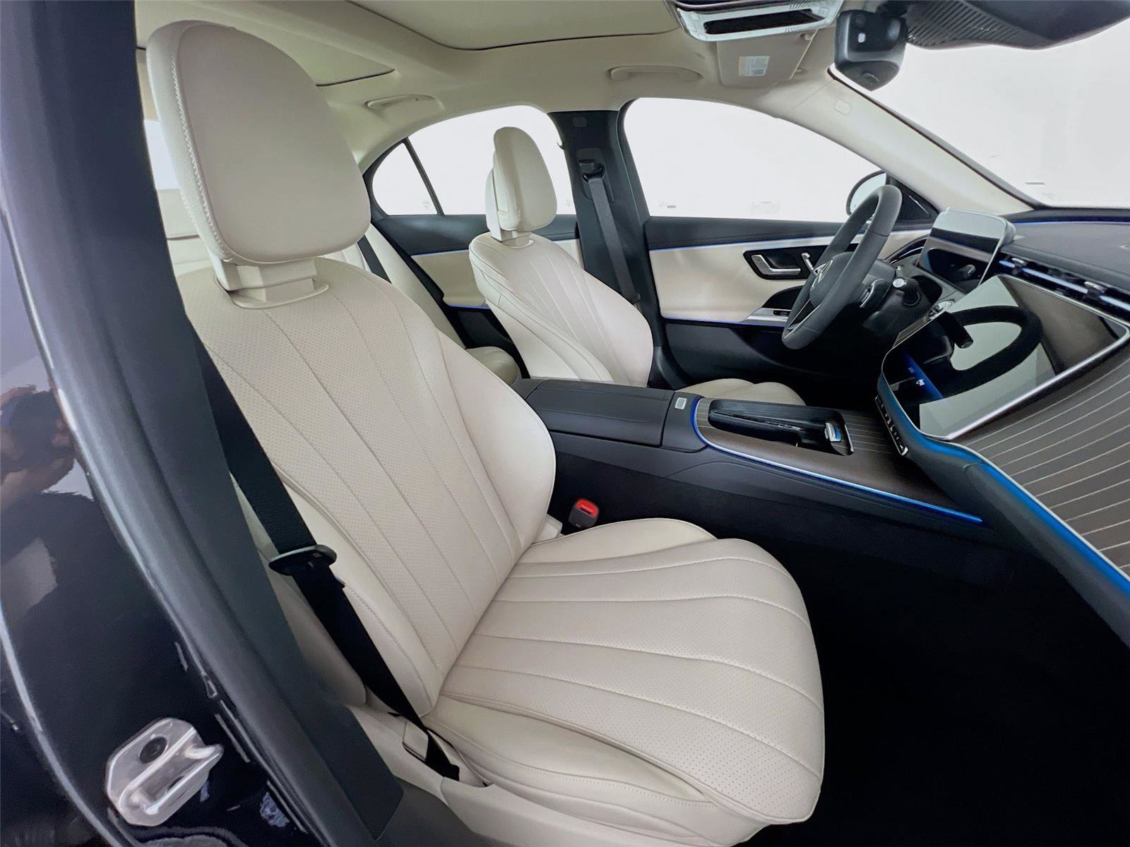 New 2026 Mercedes-Benz E 350 4MATIC Sedan image 28