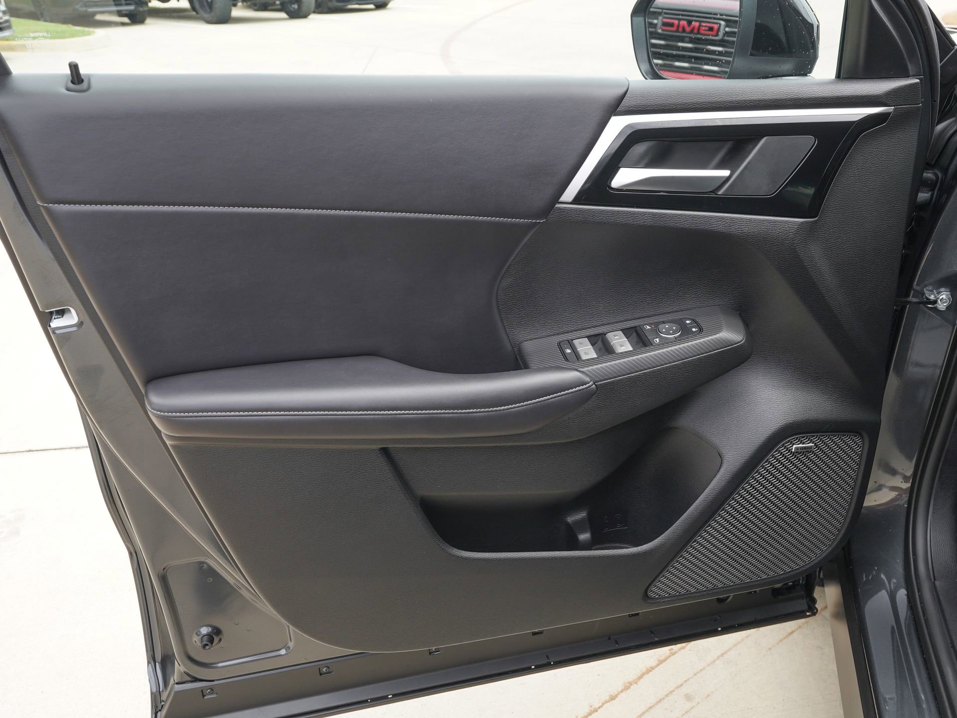 New 2026 Mitsubishi Outlander LE AWD/4WD image 8