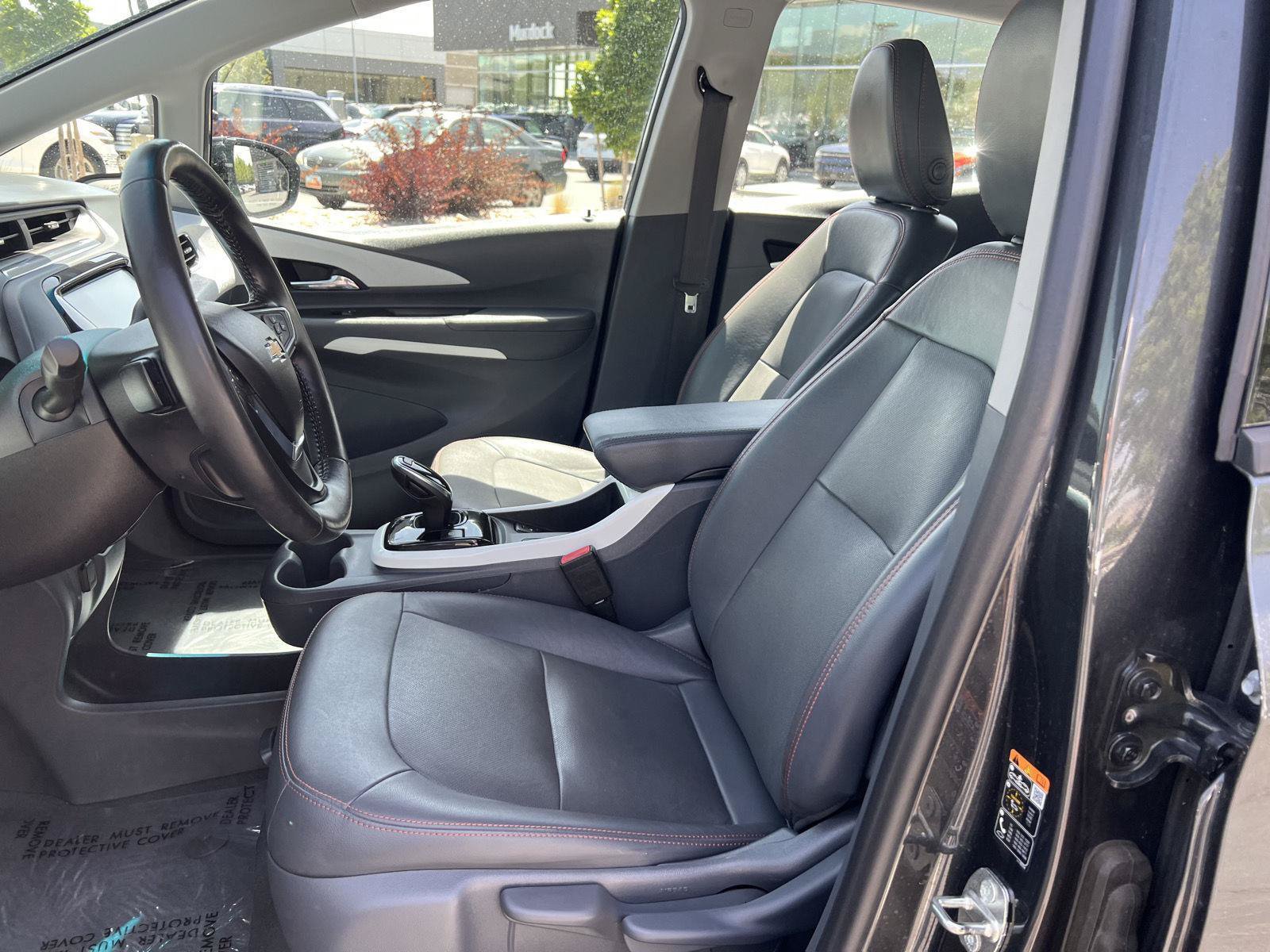 Used 2018 Chevrolet Bolt Premier w/ Driver Confidence II Package FWD image 26