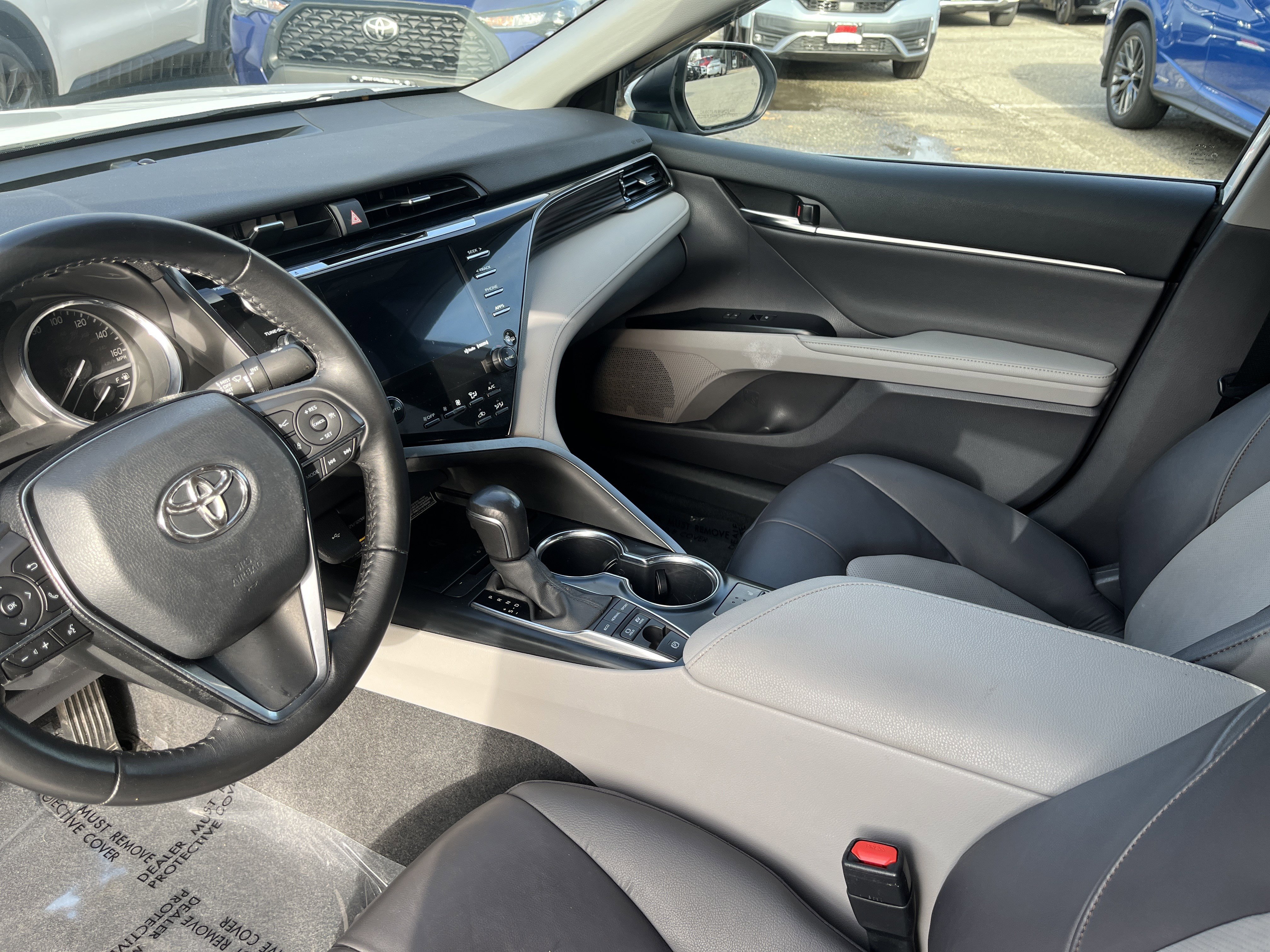 Used 2020 Toyota Camry XLE image 16