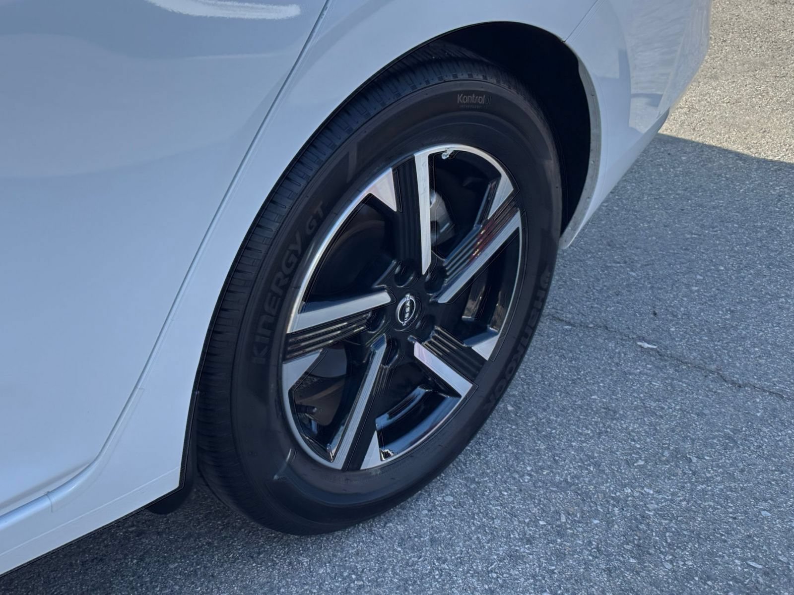 Used 2025 Nissan Sentra SV FWD image 29