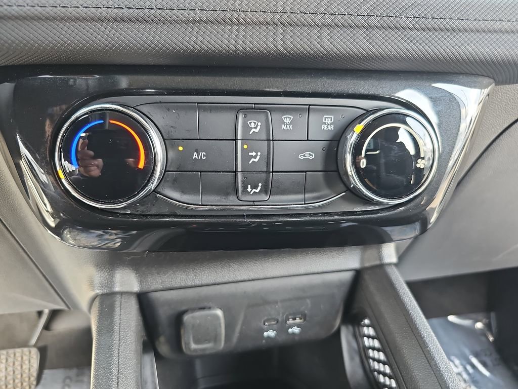 Used 2025 Chevrolet TrailBlazer LT AWD/4WD image 20