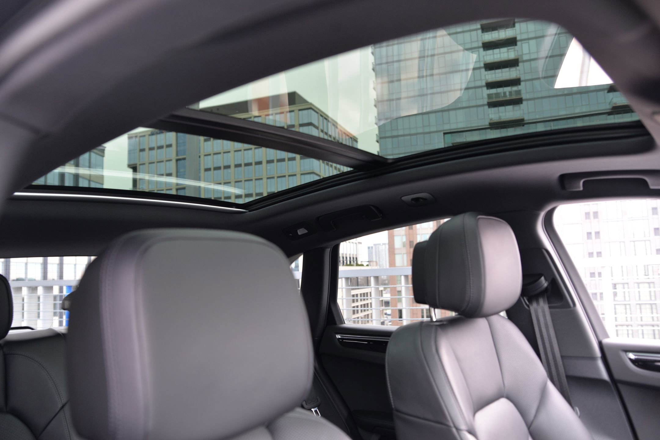 Certified 2025 Porsche Macan image 15