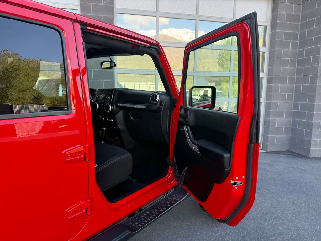 Used 2018 Jeep Wrangler Unlimited Sahara w/ Max Tow Package AWD/4WD image 18