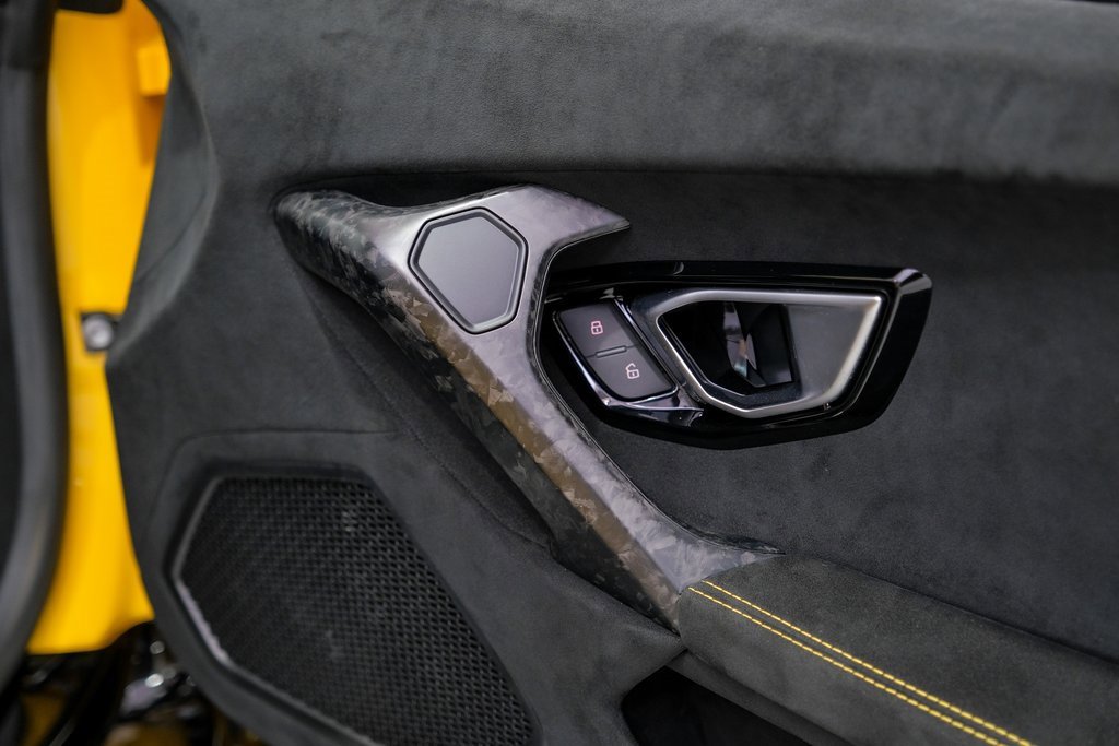 Used 2018 Lamborghini Huracan Performante image 45