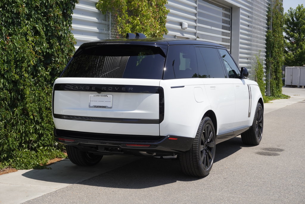New 2026 Land Rover Range Rover Long Wheelbase SE AWD/4WD image 2
